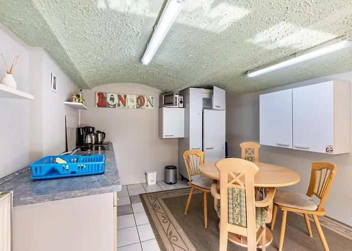 Familienhaus Lägenhet *