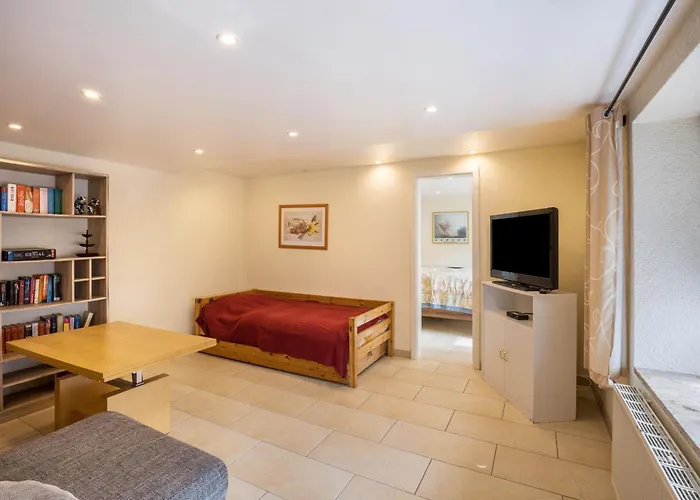 Familienhaus Lägenhet